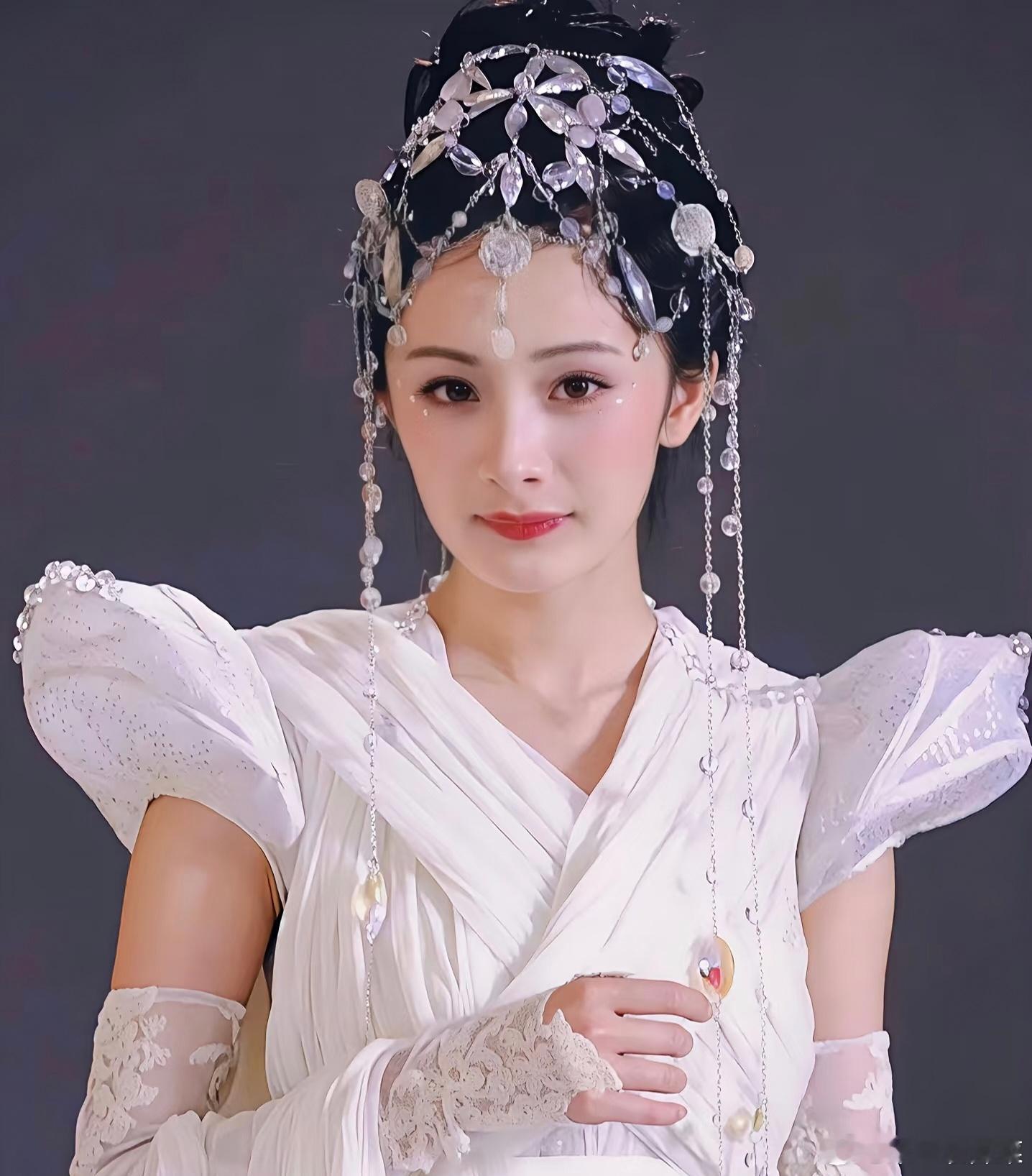 李涛一下，都是仙侠剧经典角色，你觉得赵丽颖——花千骨更🔥还是杨幂——雪见/夕瑶