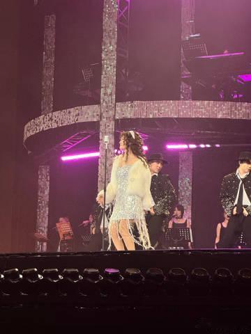 谢娜演唱会的发言谢娜演唱会观众发声 娜姐总能在演唱会中创造出一种特别的氛围，结合