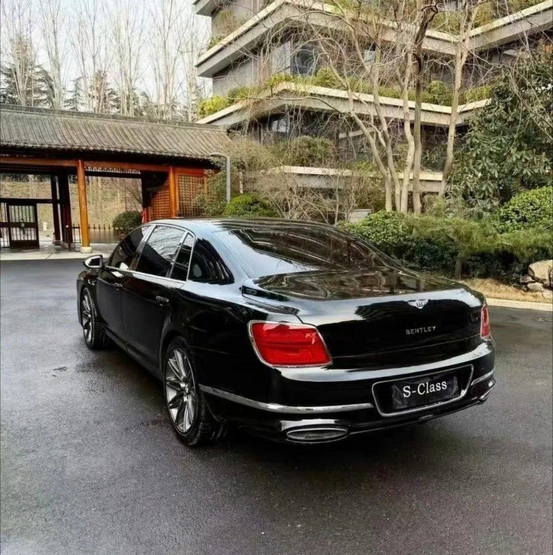 真是婚庆利器啊十小几万买一辆这样暴改的宾利飞驰，出婚车多久能回本？能看出来是哪款