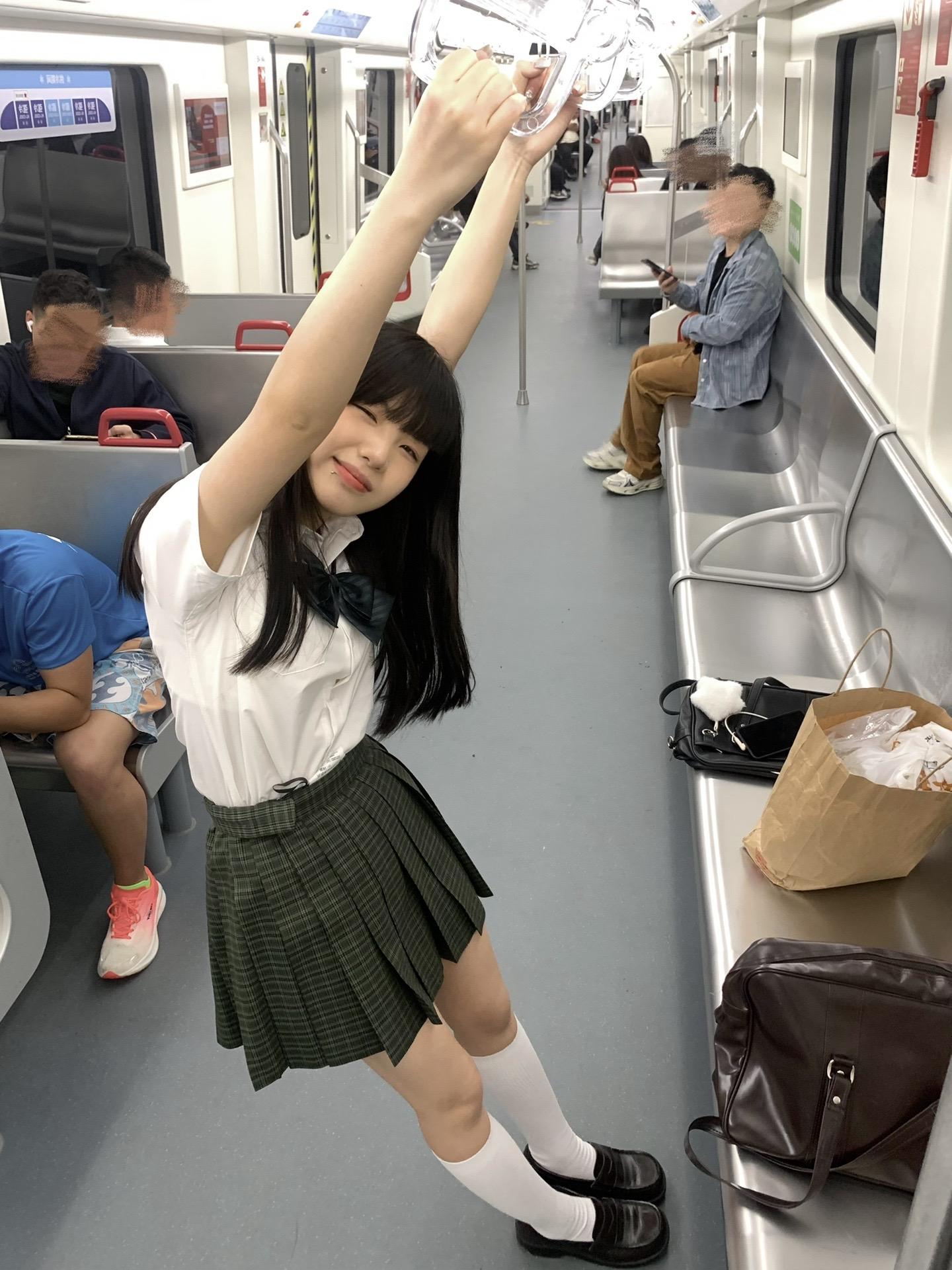 一个忧伤的叼毛。