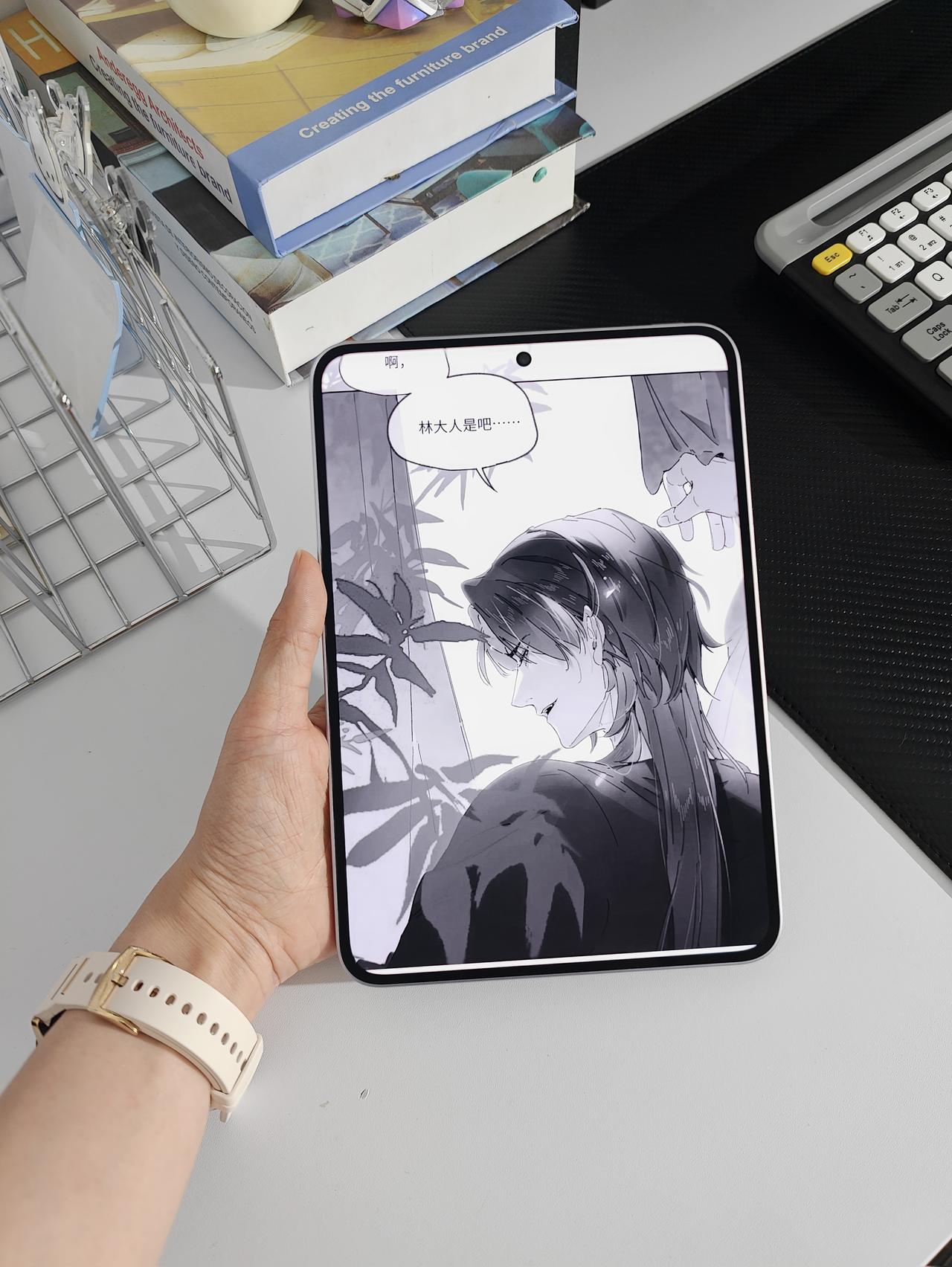 终于让我找到适合漫画的平板了

我的通勤时间真的有点离谱，每天上下班来回差不多两