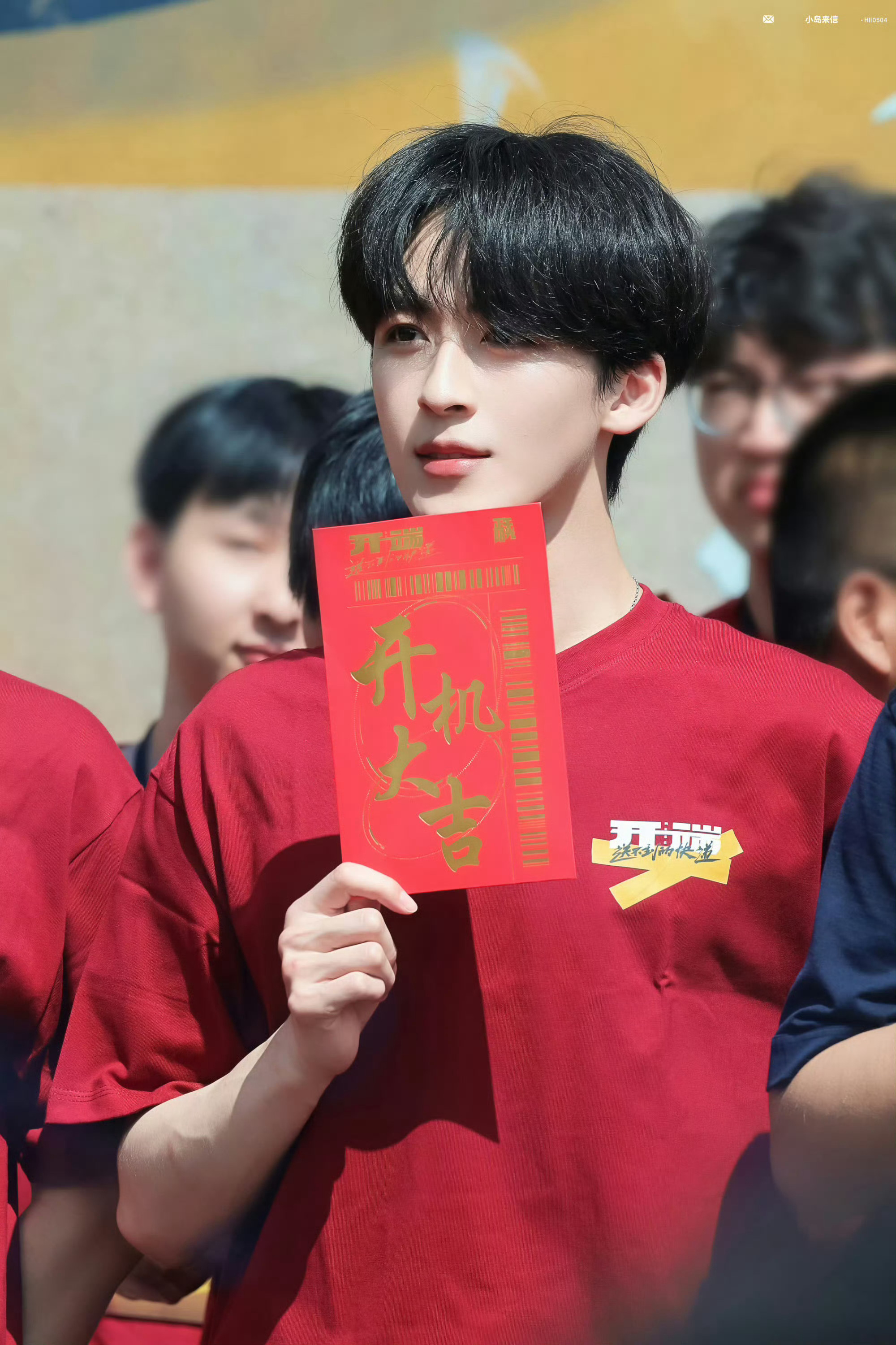 何洛洛开端开机开机大吉，祝电影票房大卖