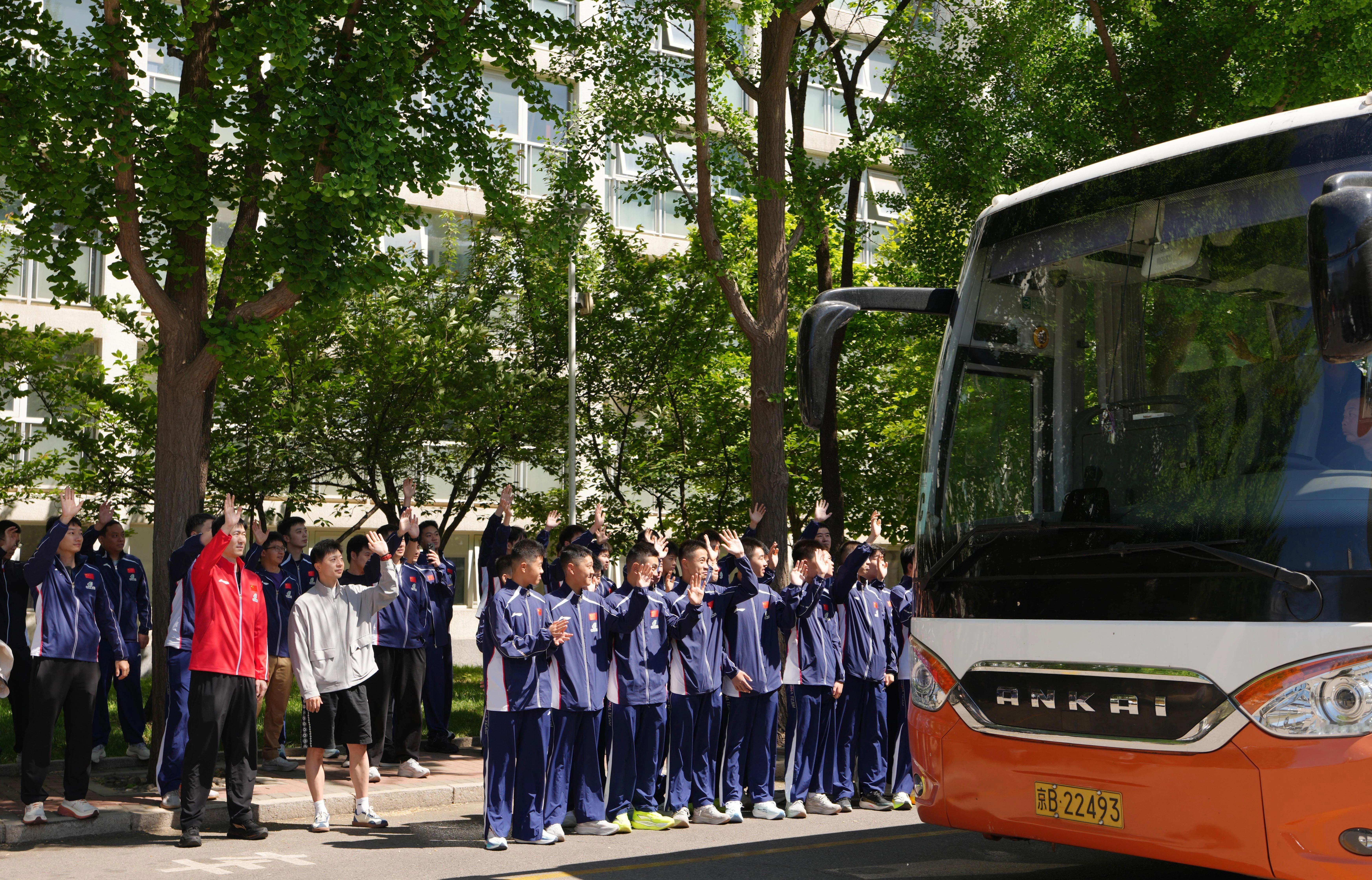 两位主教练还介绍说，到伦敦后队伍将利用最后的时间，适应时差、当地气候和场馆，为比
