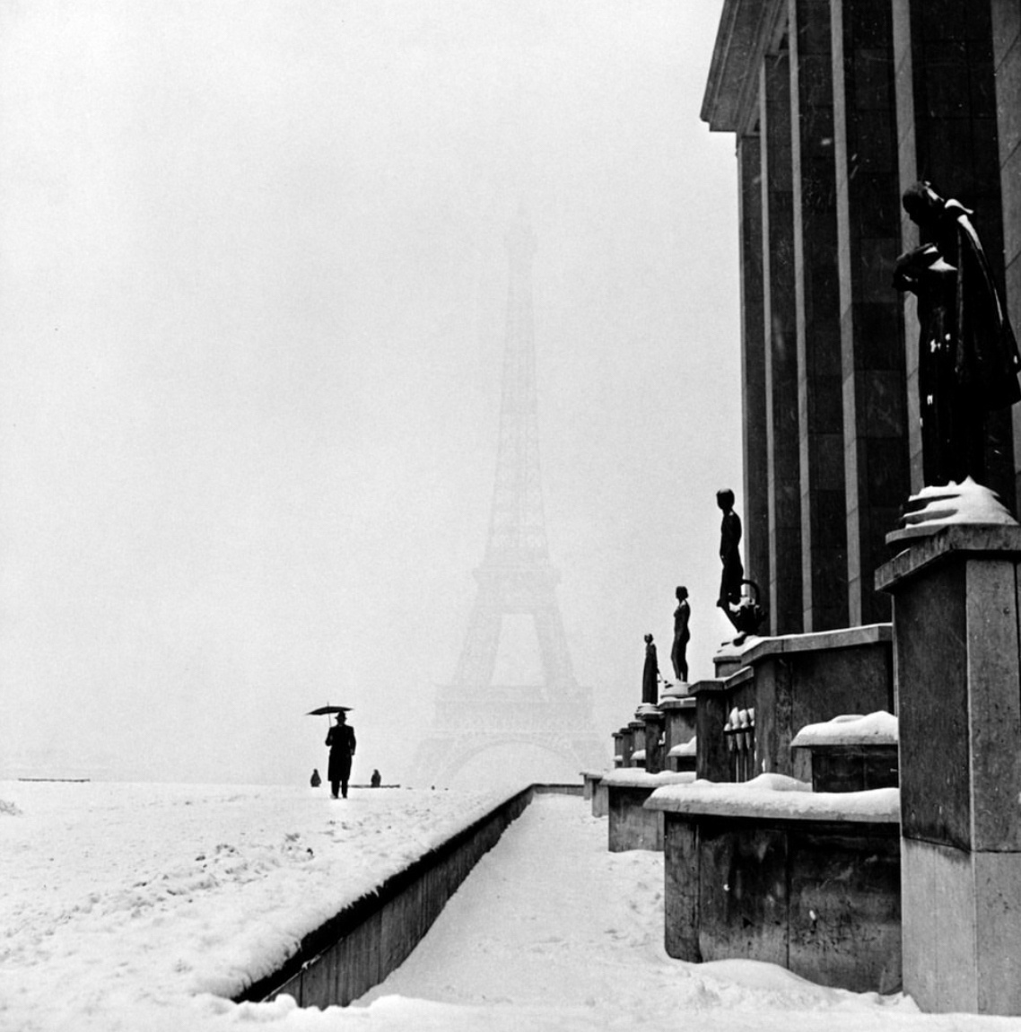 【来自投稿】1944年 著名女摄影记者李·米勒 （图一）和她拍摄的雪后巴黎 