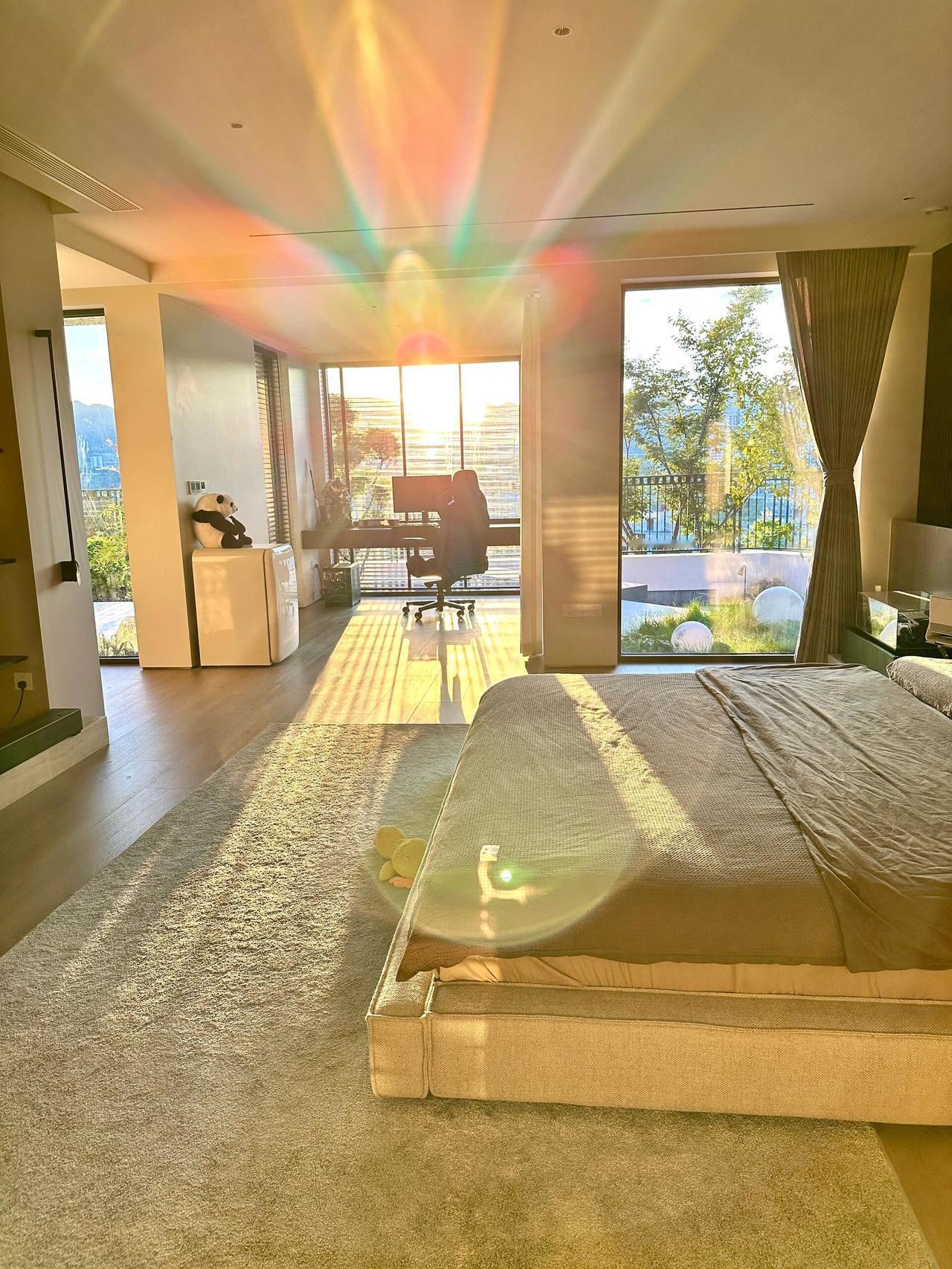 能否用一句话说出幸福是什么幸福就是周天早晨一睁眼，发现还能再赖三小时。