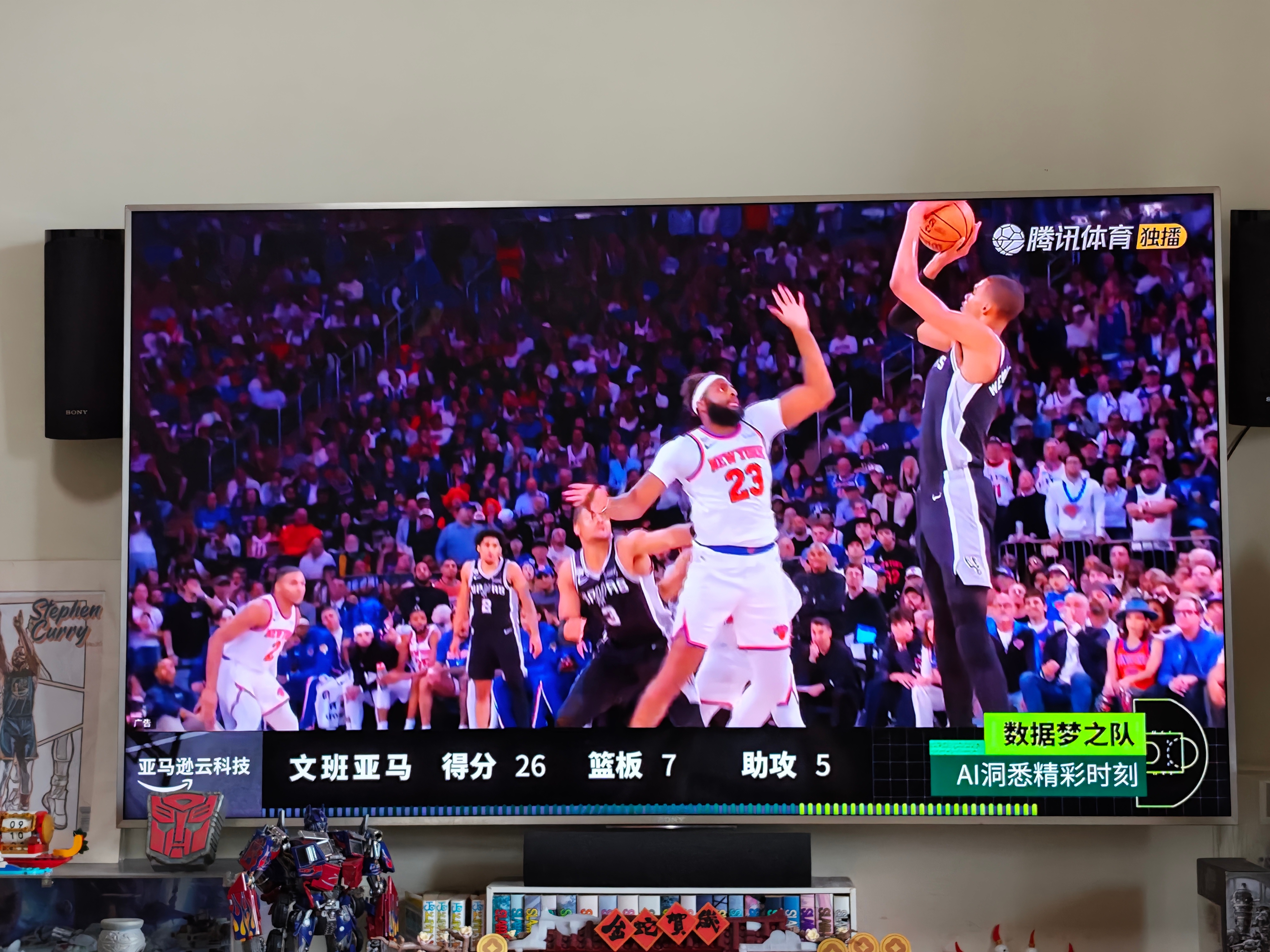 关键球！！比赛走势就看这个判决了～看球nba总决赛