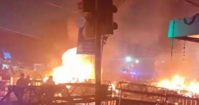 现在压力已经全部砸在莫迪头上了。新德里红堡地铁站自杀式爆炸事件，已经激发了印度疯