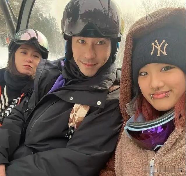 据台媒报道，近日知名女演员贾静雯在一次采访中就女儿梧桐妹戴唇环舌环一事进行了回应