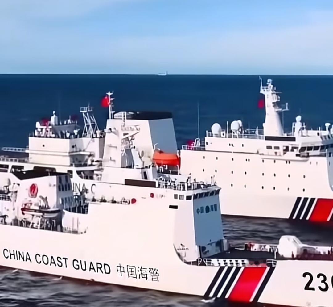 中国海警船进入钓鱼岛南小岛附近海域巡航。外界正密切关注日本是否会以"存亡危机事态