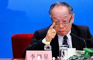1997年3月，李肇星访问智利，送给智利副外长一份礼物。对方当面打开礼品盒一看，
