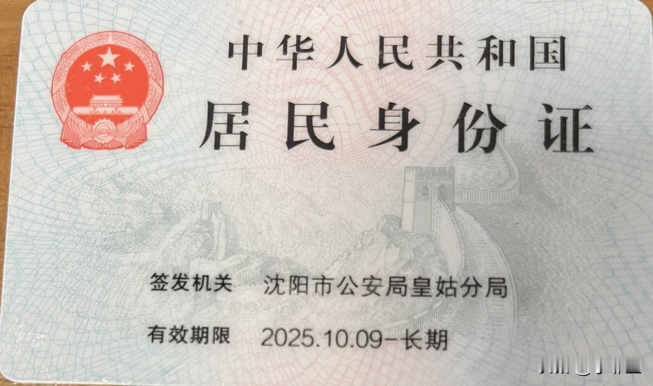 今天挖到数学家王虹一段超有趣的冷门经历，瞬间自豪感拉满……
谁能想到，站在世界数