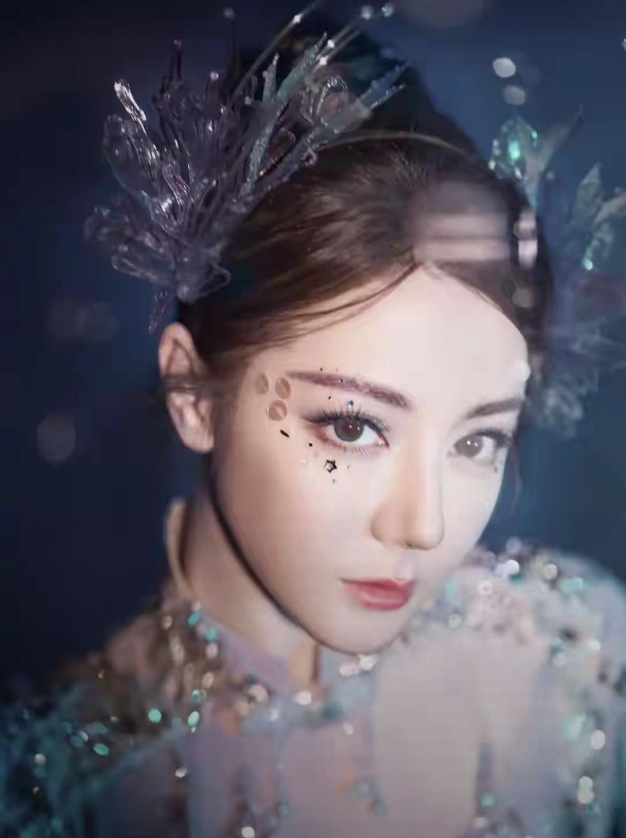 今年春晚最惊艳的10个节目：排名第一的竟会是它？连王菲都自叹不如
第十名：李健《