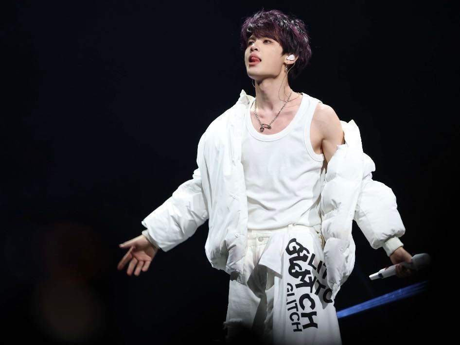 黄明昊演唱会 今日开唱！从《偶像练习生》到专属「贾想世界」，少年一路成长，用音乐