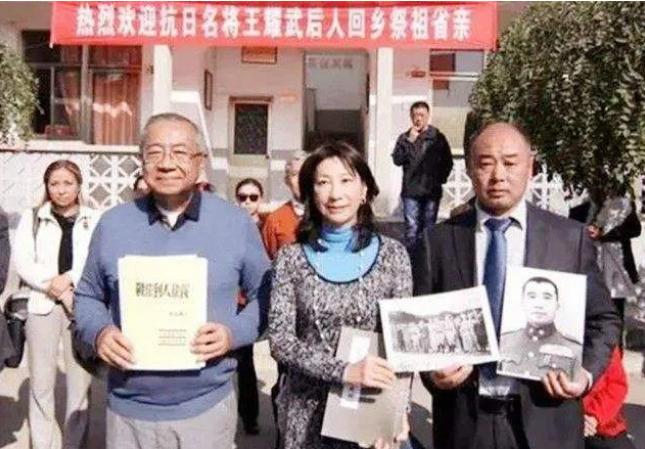 沈醉说：王耀武被俘后，其夫人就跟着别人跑了，事实果真如此吗？
沈醉在《战犯管理所