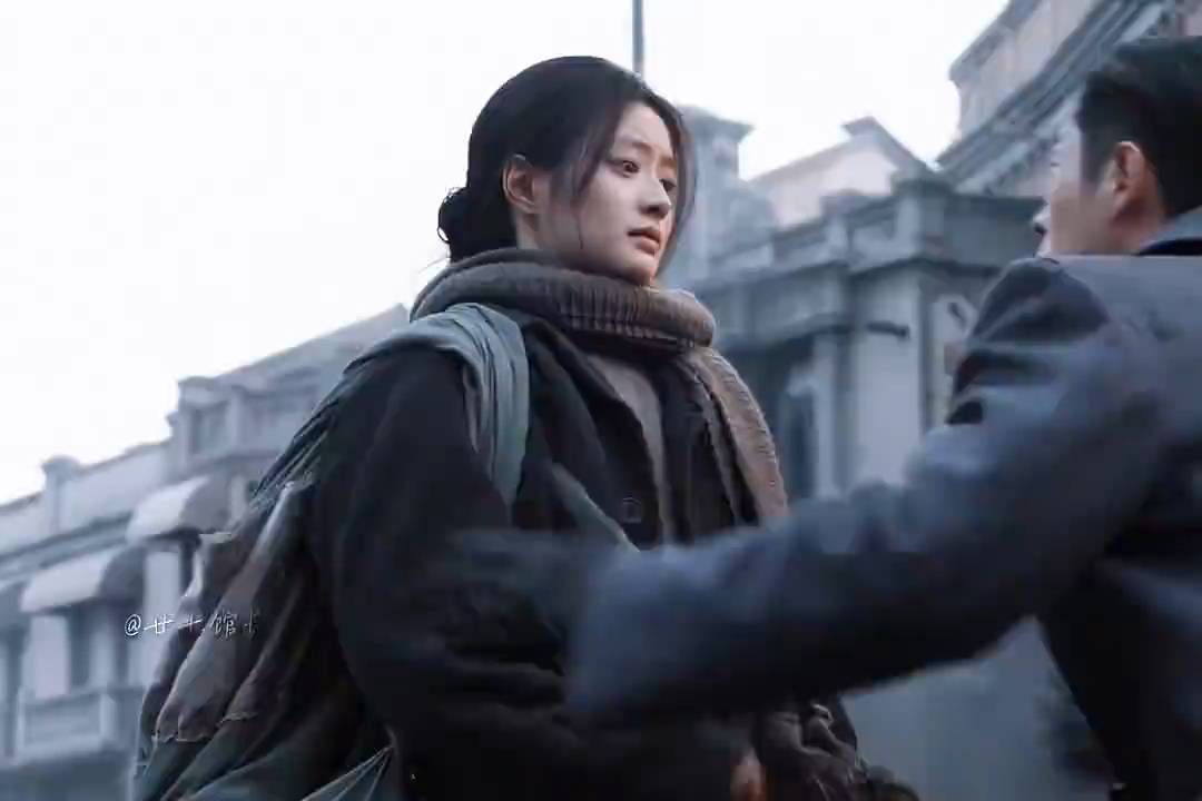 在那个战火纷飞兵荒马乱的乱世里，一生一世一双人的爱情真的很令人心动 #丞磊徐若晗新剧玉簟秋开播 #玉