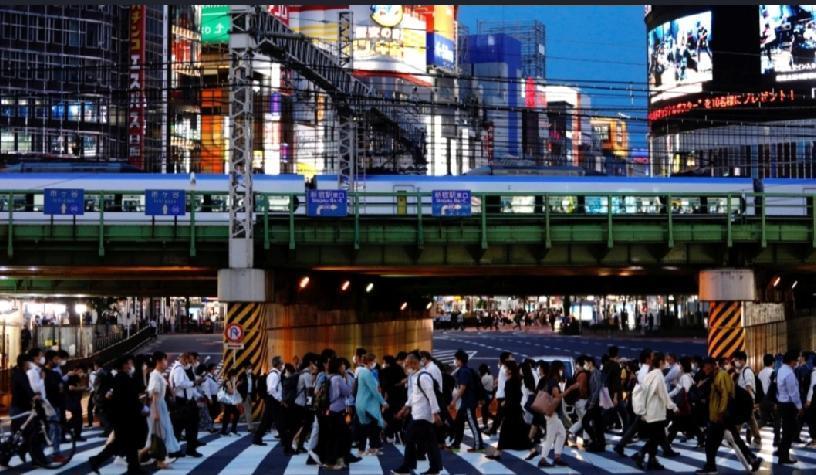 日本政府观光局周三（17日）公布，11月访日的中国旅客人次增幅虽然锐减。
日本首