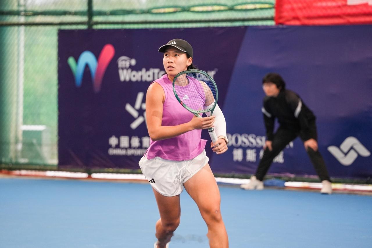 九江WTA125首轮从资格赛突围的李宗钰🇨🇳以6-4/6-4完胜郑妩双🇨?
