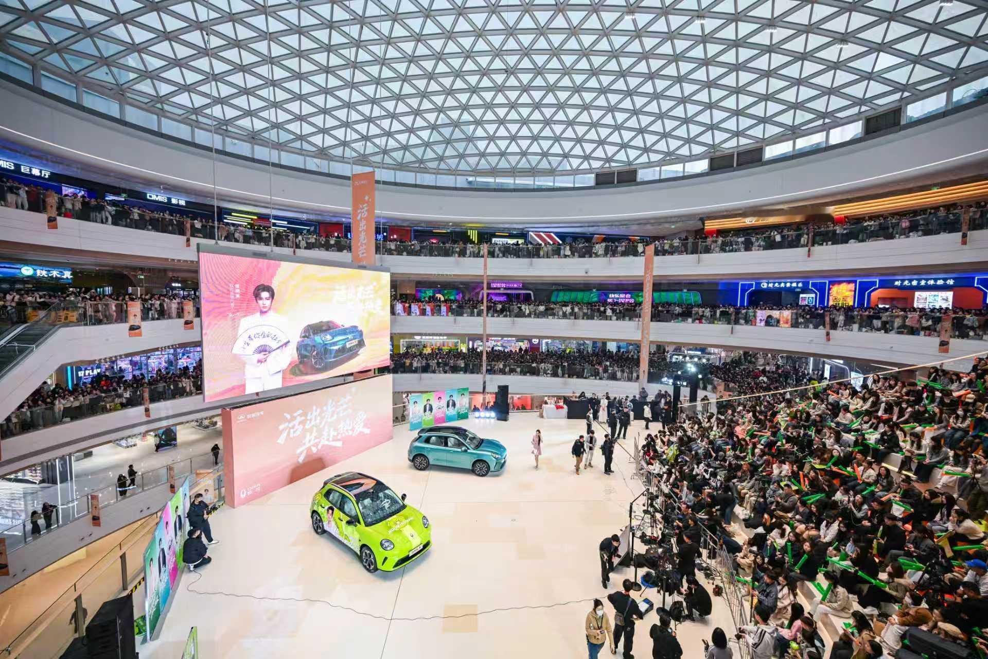 为什么说欧拉5这款车就是给年轻人量身定做的？其核心因素是长城彻底放开手脚，从上到