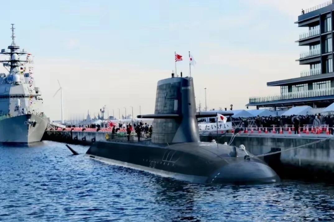 随着日本新一代潜艇的列装，日本水下舰队基本实现锂电化。潜艇锂电化，优点当然是能量