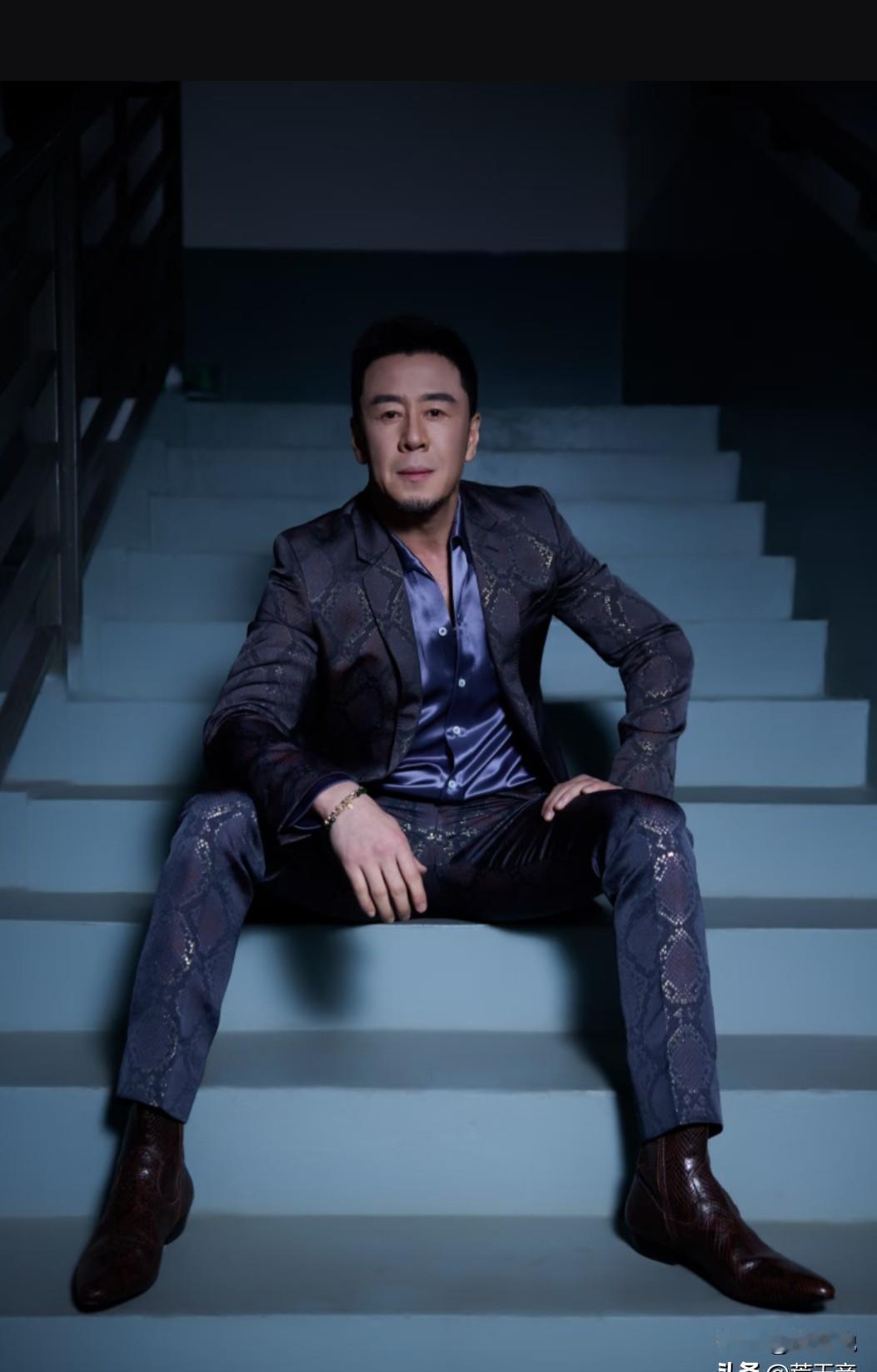 骂过李宇春不懂音乐，批过杨幂假唱，如今他的演唱会，台下空着一半座位。
杨坤在沈阳