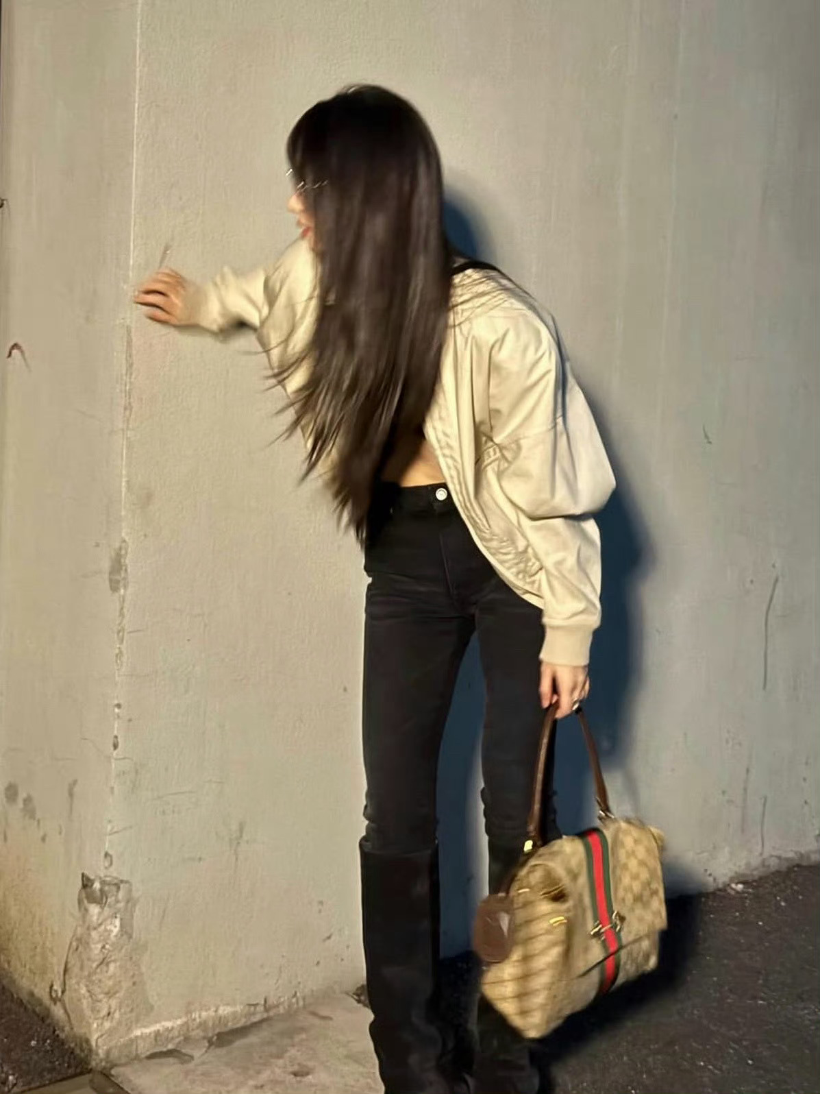 田曦薇这个腹肌…老公…帅得我喷鼻血GUCCI田曦薇张凌赫大片