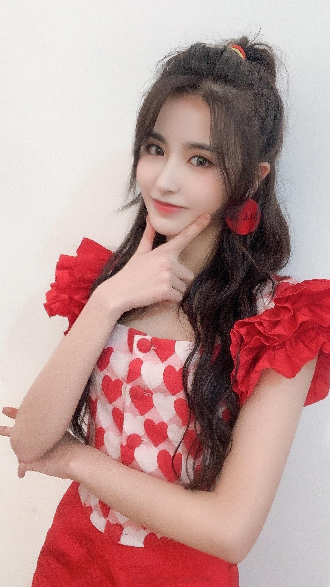 金子涵 99年 水瓶座 身高172cm 体重50kg 来自山东济南❤️ ​​​