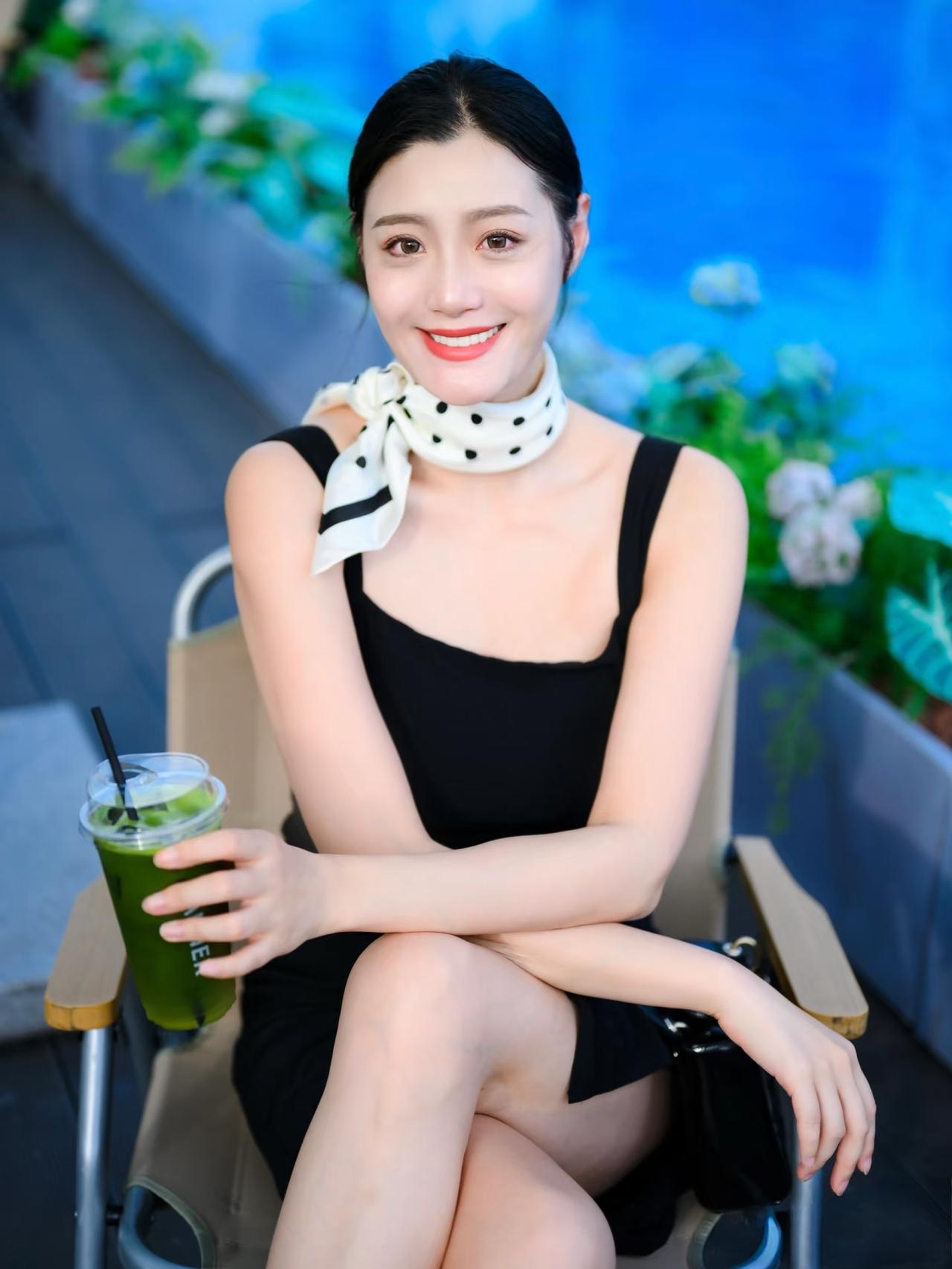 你觉得女人最重要的是美貌还是人品对于一个女人来说，漂亮的美貌很重要，但是善良的人