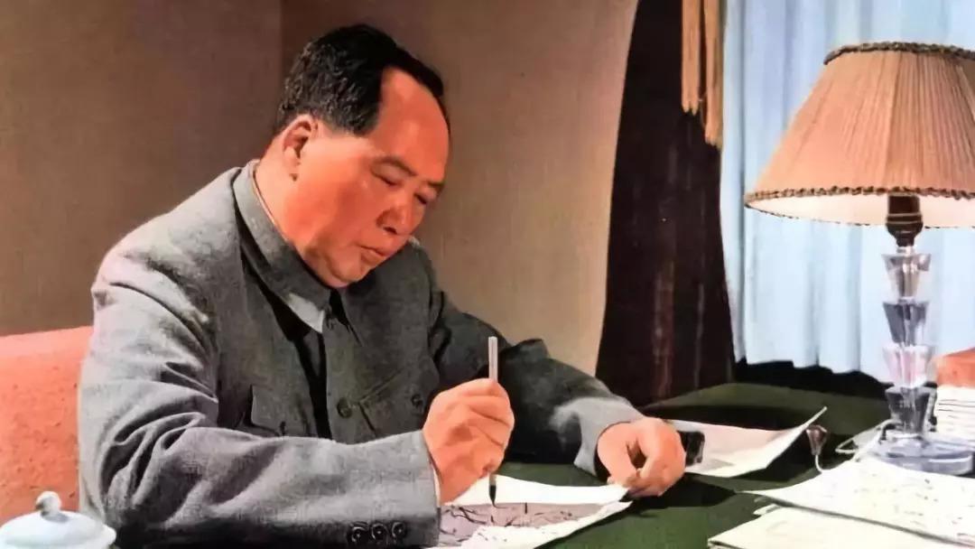 [太阳]毛主席说过：“中国不缺我毛泽东一个人吃的花的。可是，我要是生活上不检点，