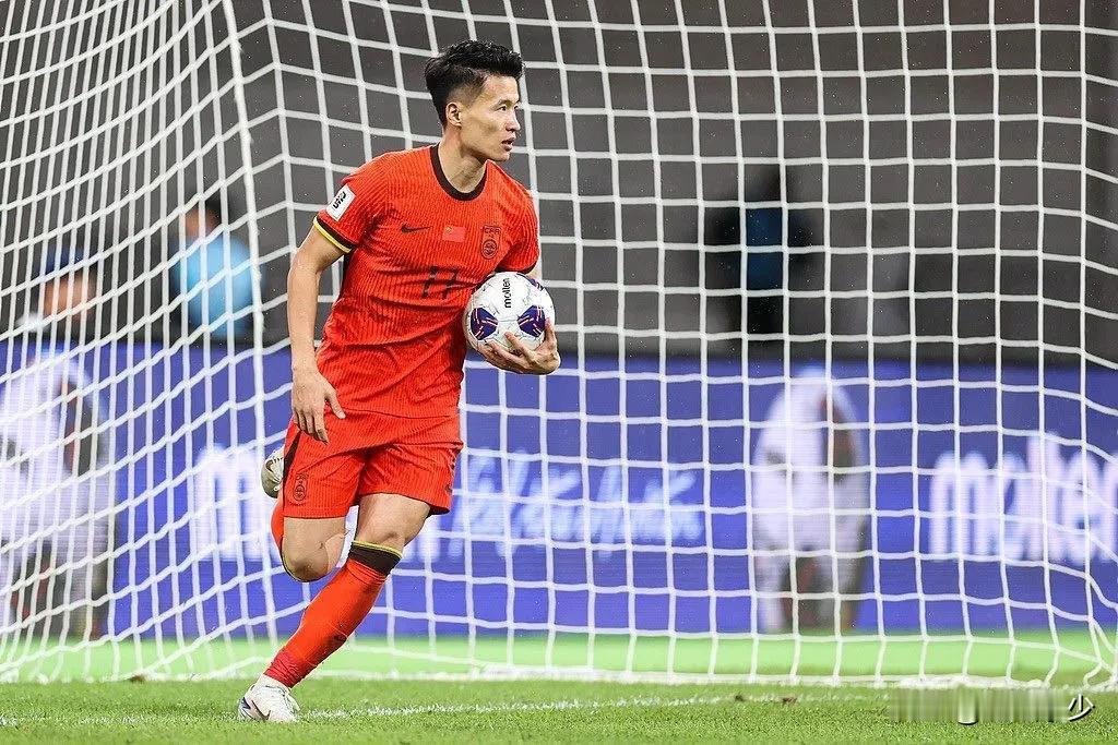 林良铭：伊万是优秀教练，我们对争夺本组前四充满信心

近日，中国男足国家队前锋林