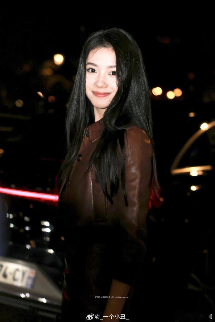 #刘浩存棕色长靴造型##刘浩存及膝长靴#刘浩存身着棕色长靴出席 MIUMIU 大