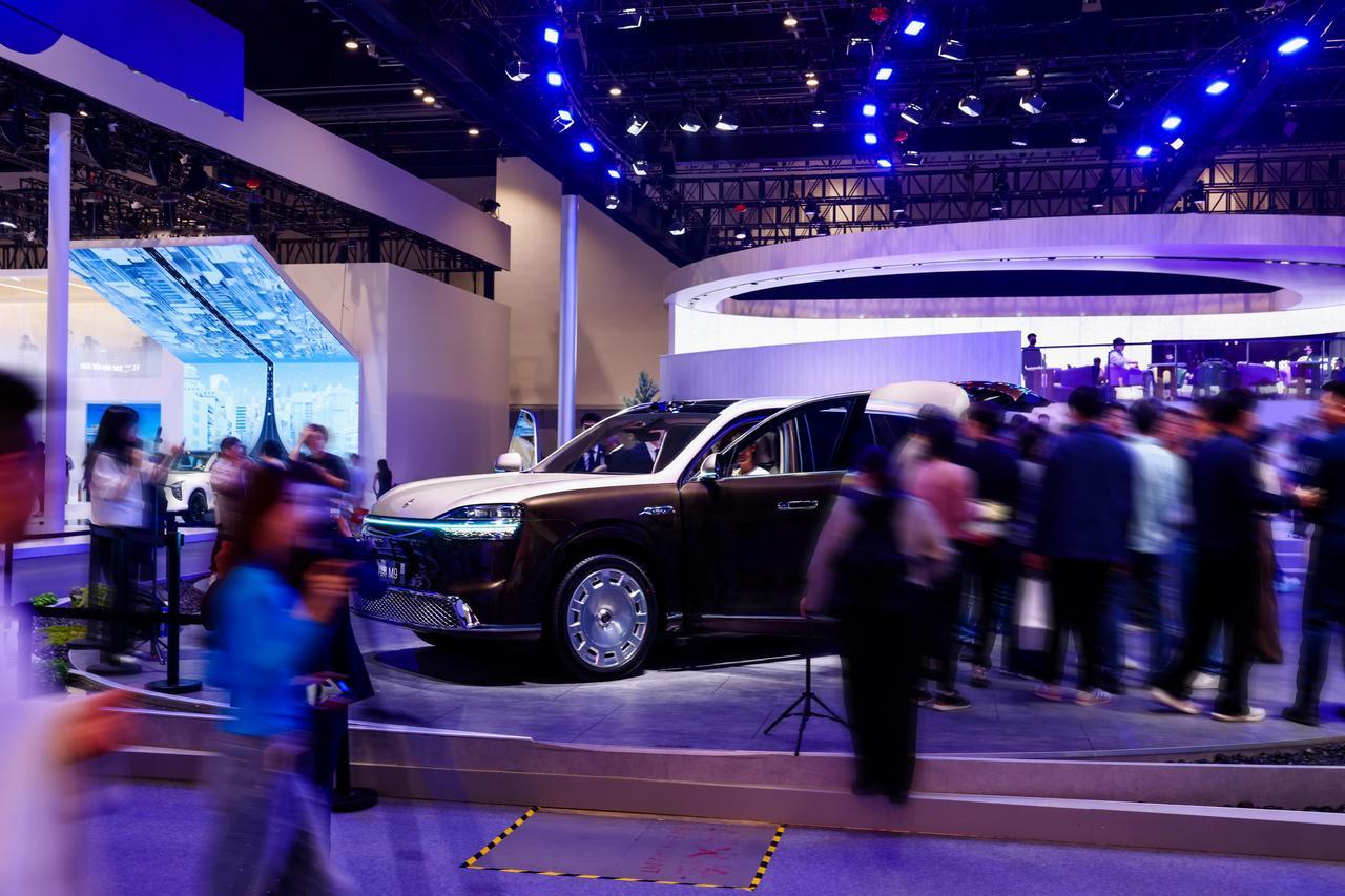 全新一代问界M9冲击豪车格局，中国品牌向上势不可挡
全新一代问界M9亮相北京车展