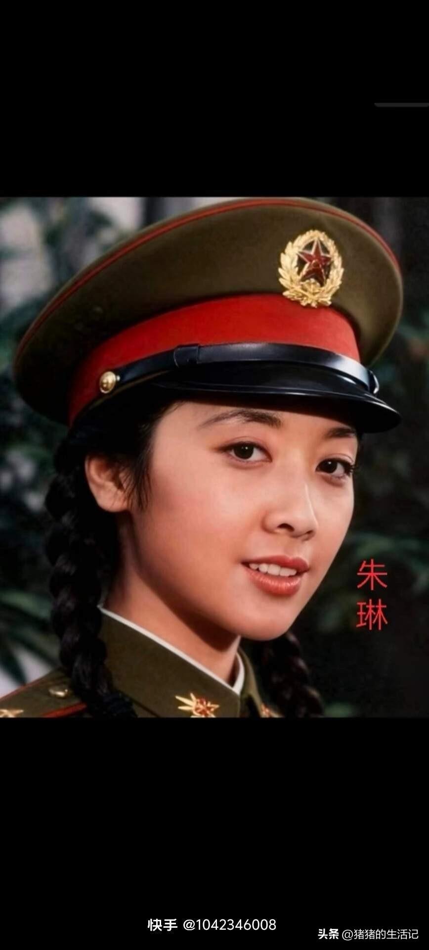 朱琳的军装照好有感觉，真是太有魅力了。

她是西游记的女儿国国王，柔情似水，又温