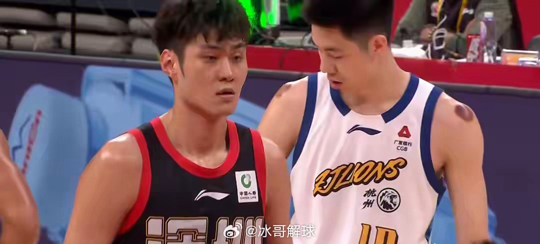 CBA第33轮，深圳主场109-94大胜广厦15分，豪取8连胜并升至积分榜第四。