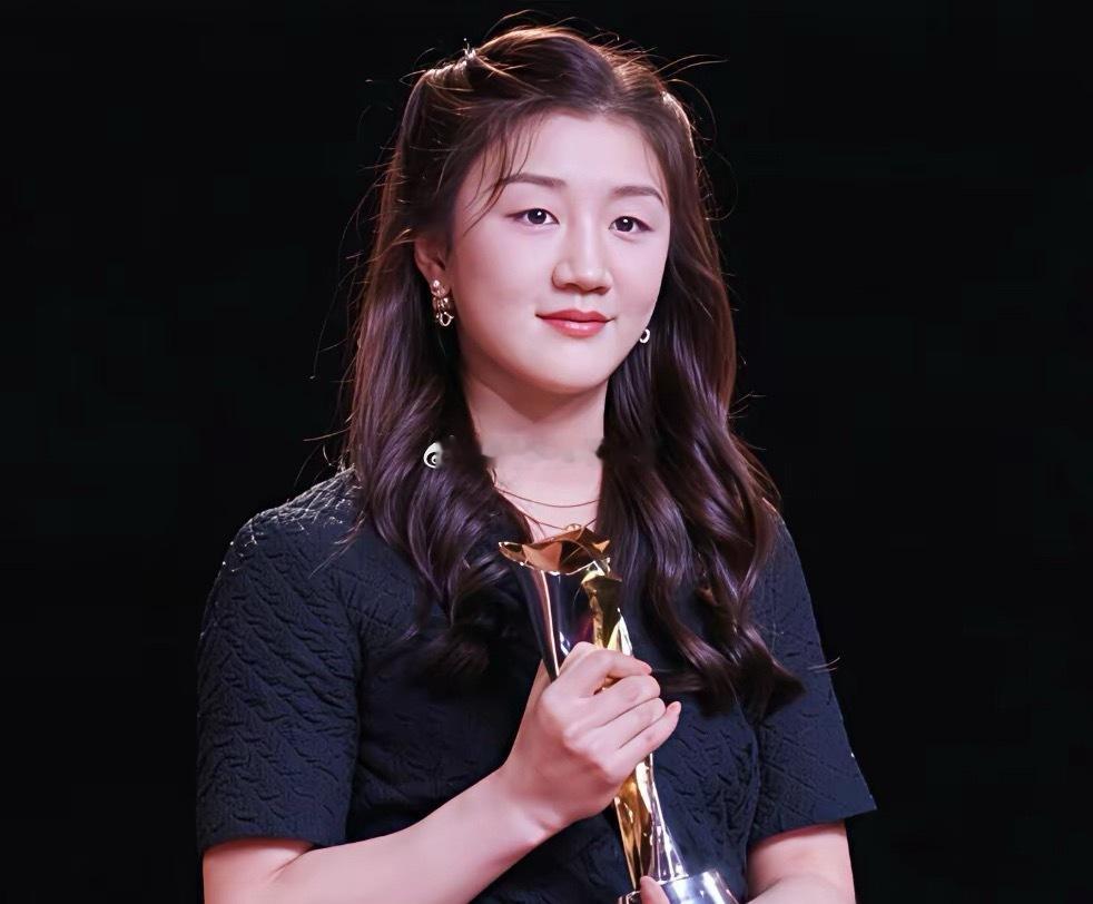 陈梦最让人佩服的不是拿金牌，  不是蝉联奥运冠军，  而是她退出世界排名一年后，