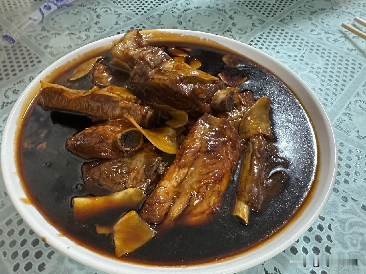 你有没有过这样的瞬间？天色渐暗，气温骤降，正琢磨着晚上吃点啥，手机突然响了。是那