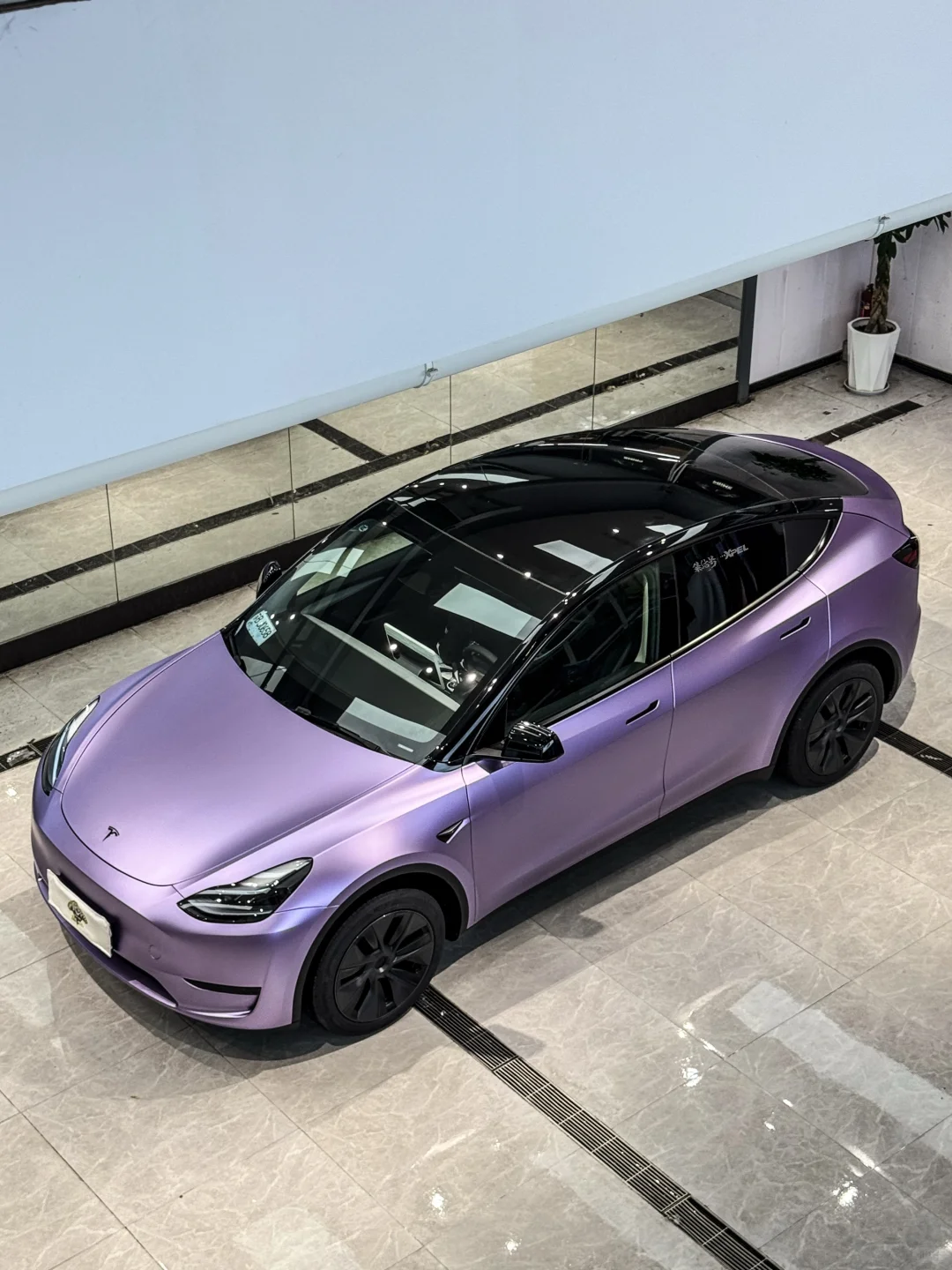 这到底是什么样的审美啊，反射真的会发光