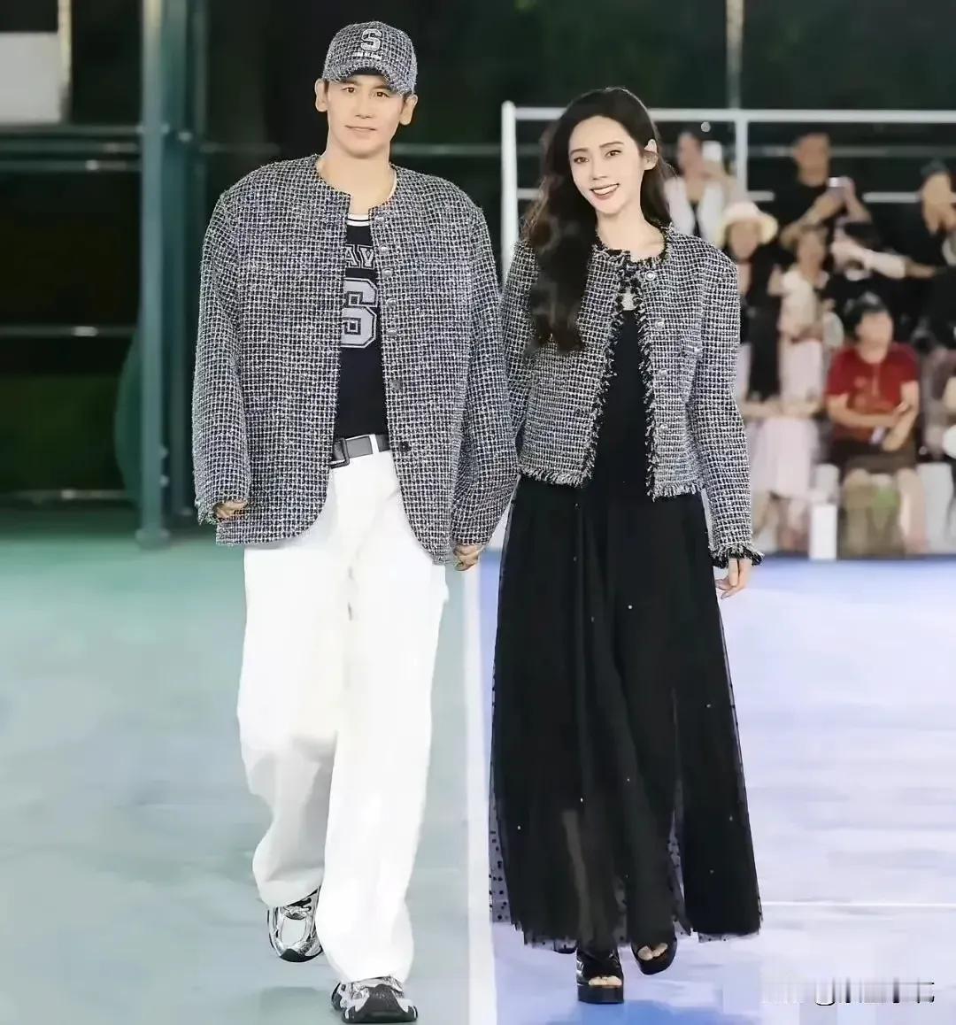 我不相信他俩是真爱，如果是真爱，为什么屡传出轨呢？