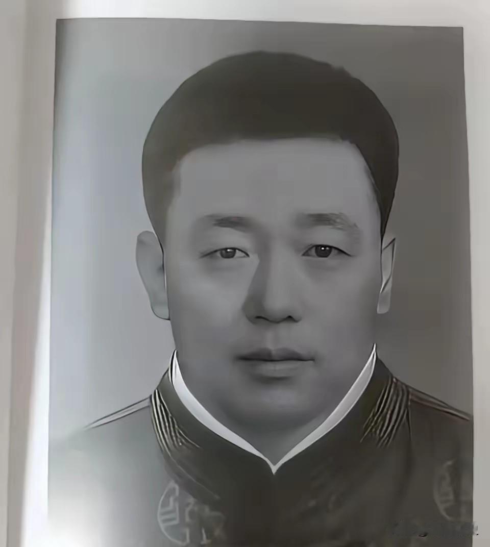 1939年，冀东抗联总司令高志远去开会，萧克对他说：“配枪不错。”高志远把手枪交
