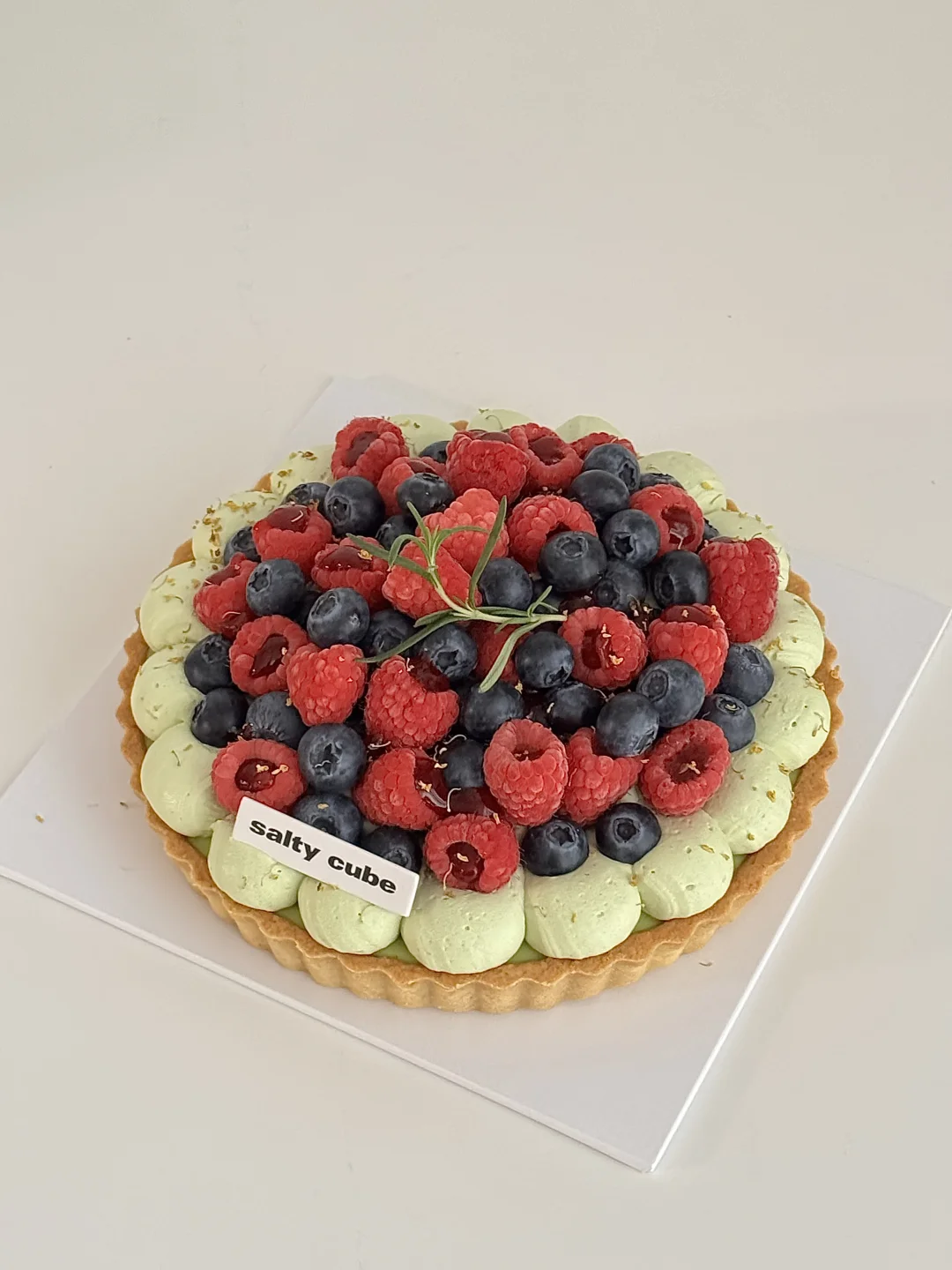 树莓蓝莓堆起来的！！！