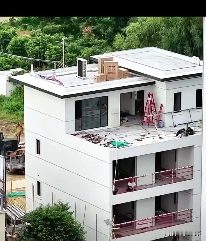 全红婵村里新家基本完工，看得出来其实就是普普通通三层半，没有网上说的非常豪华，也