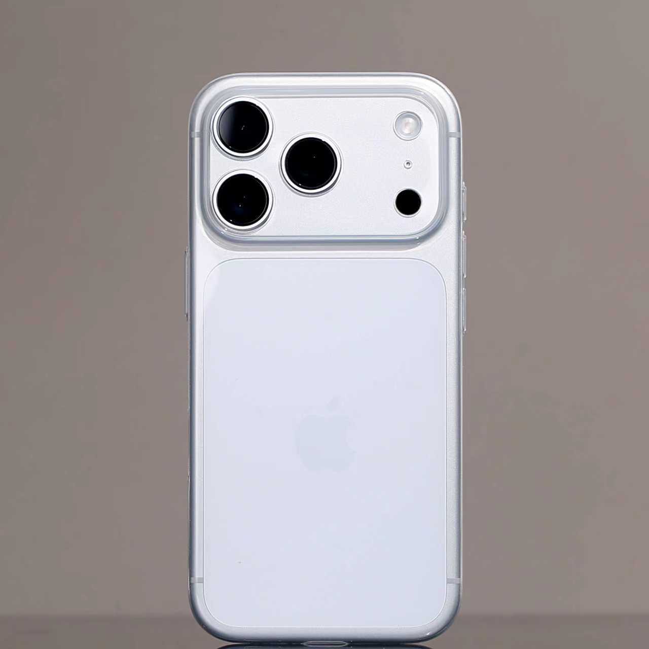 手感温润，很轻也很薄，戴上也像裸机一样的握持体验。大孔、精孔可选。感谢支持 iP