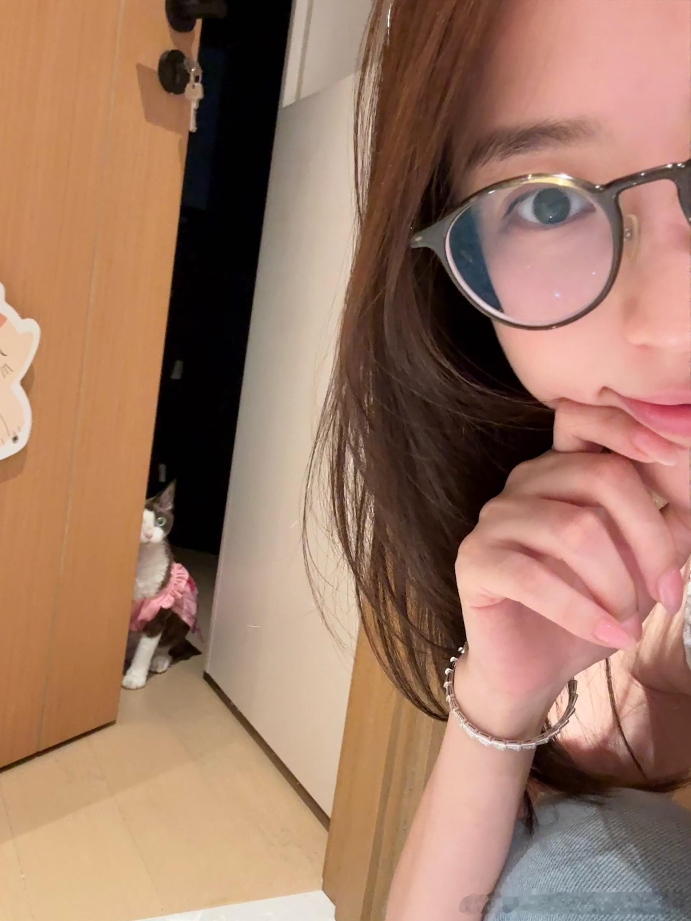 每天都想赶紧回家追《许我荣耀》！好上头哇！ ​​​