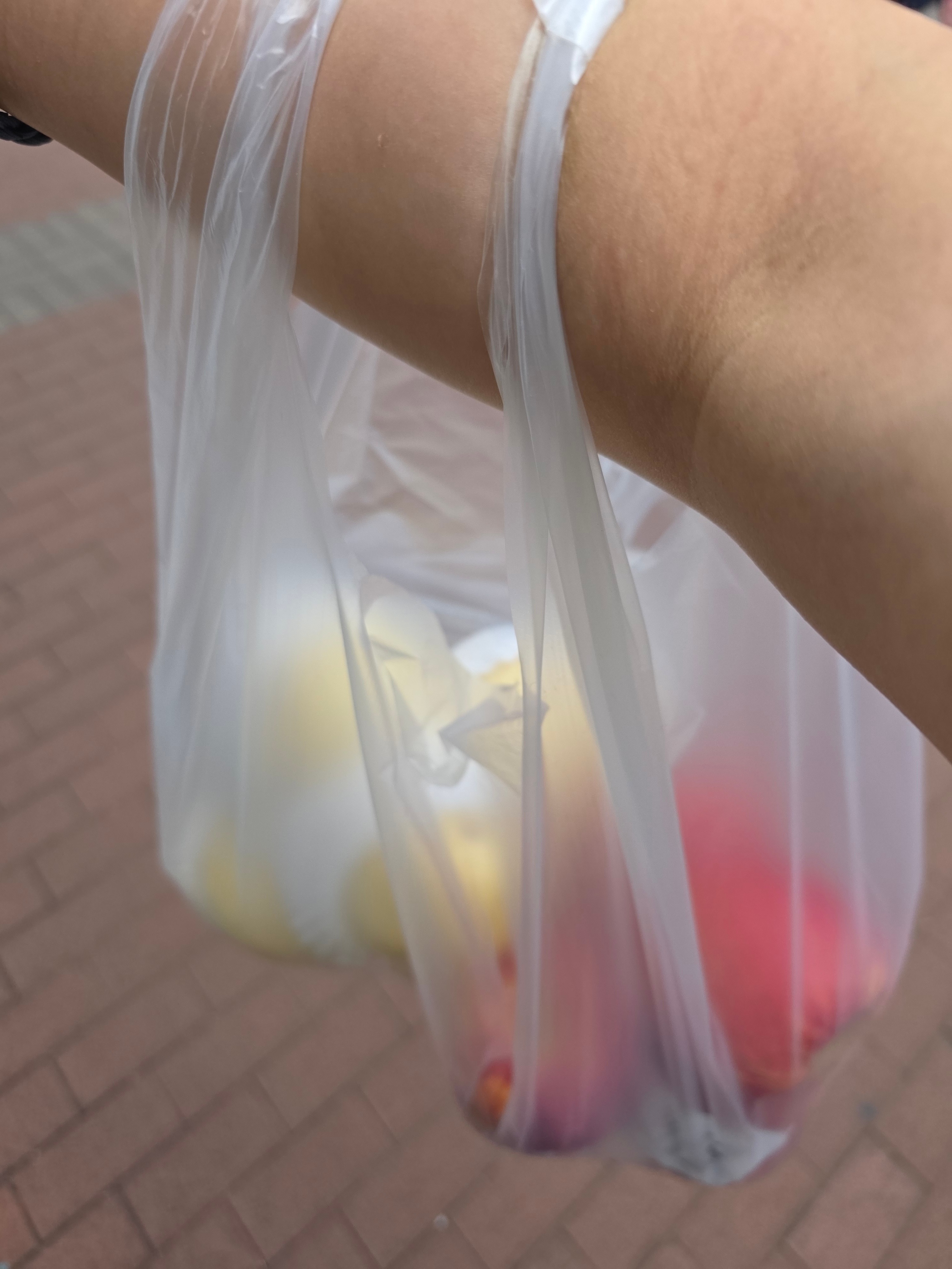 周末少爺放假，買水果然後買菜做飯[嘻嘻] ​​​