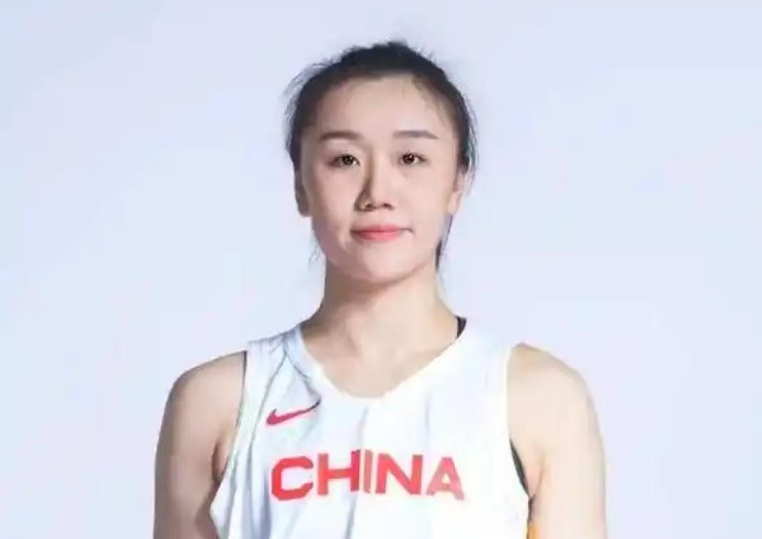 历经与波黑的两场热身赛，中国女篮李梦的接班人逐渐浮出水面：
 
1、贾赛琪：来自