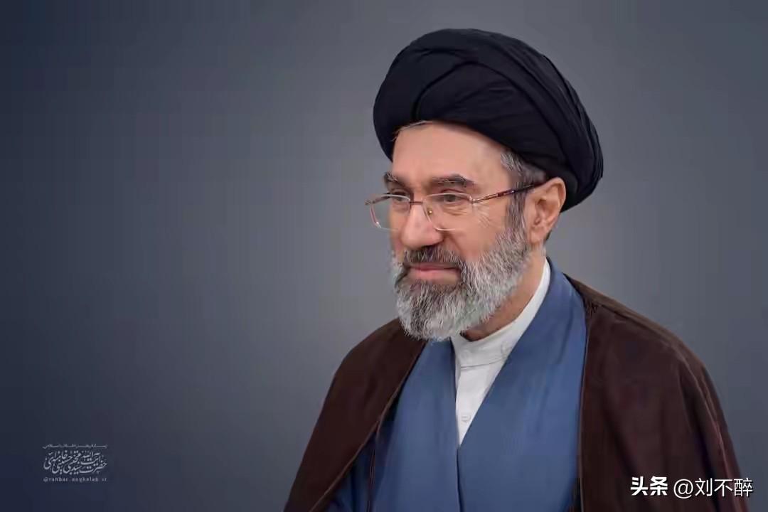 最新消息！伊朗官媒发布4张最高领袖照片。
此时此刻，伊朗公布最高领袖照片，大有深