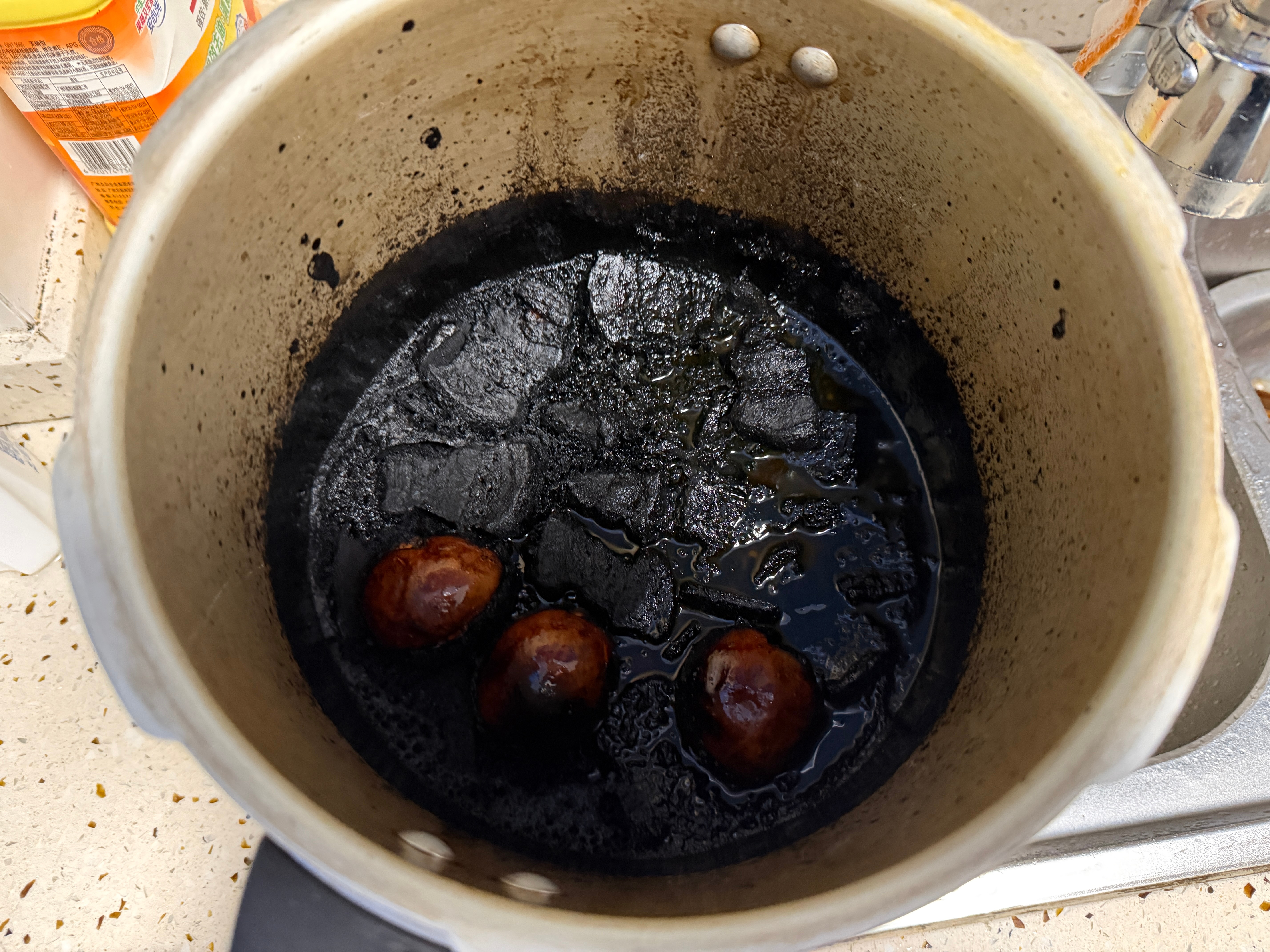 本命年的翻车开始了，做了一锅红烧肉烧焦了… 宁波