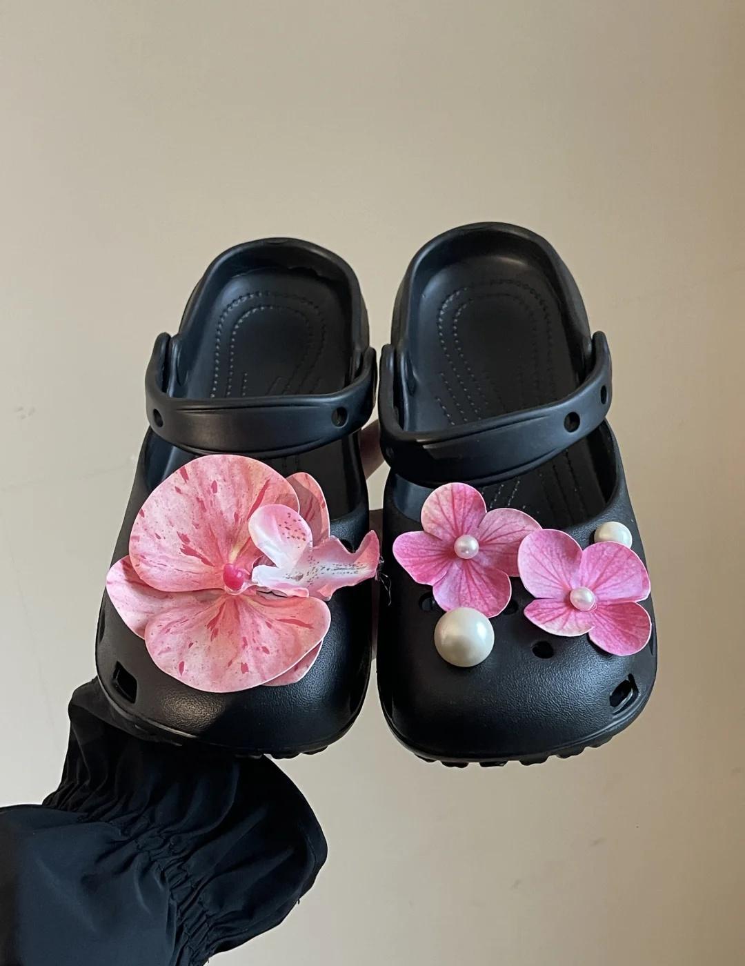 今天穿洞洞鞋吗？
漂亮的鞋子  夏日百搭鞋  平价宝藏鞋子  白色鞋子夏天  小