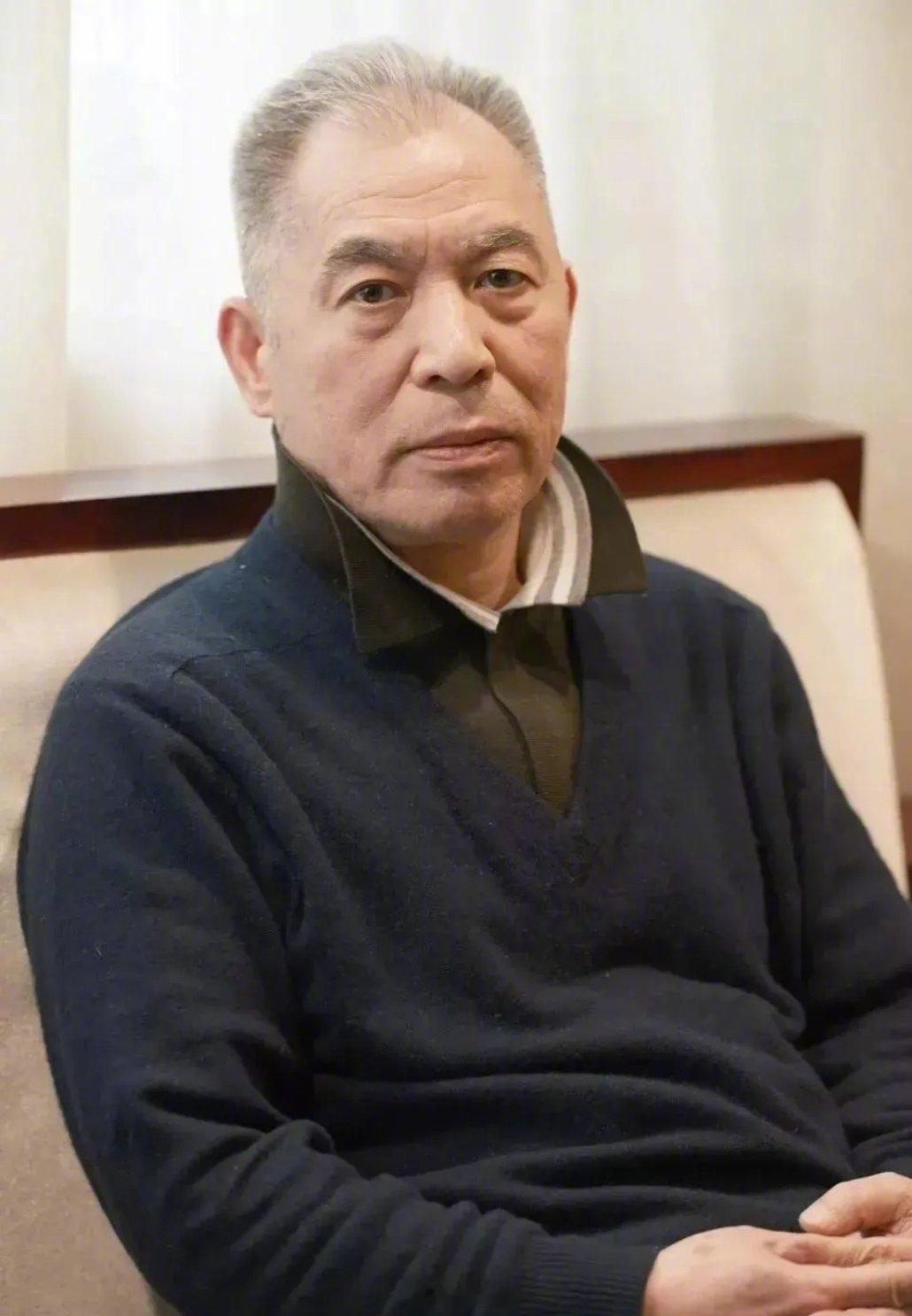 梁晓声在《人世间》中说：“从你出生的那一刻，端什么碗，吃什么饭，经历什么事，什么