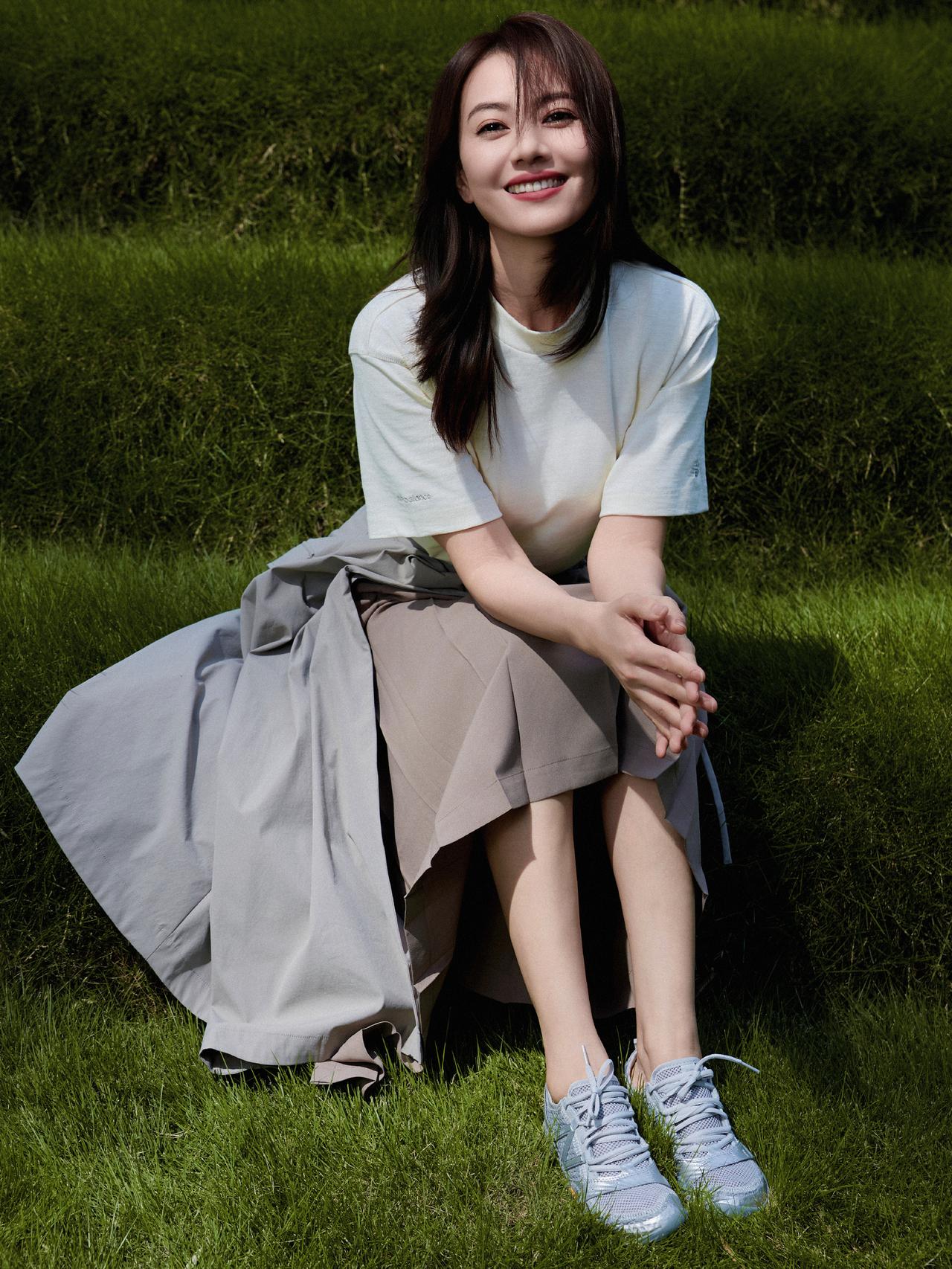 高圆圆真的是美了好多年。早期活动现场的她，年轻又美丽，那模样太惊艳，仿佛自带光芒