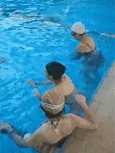 这泳姿谁教的？